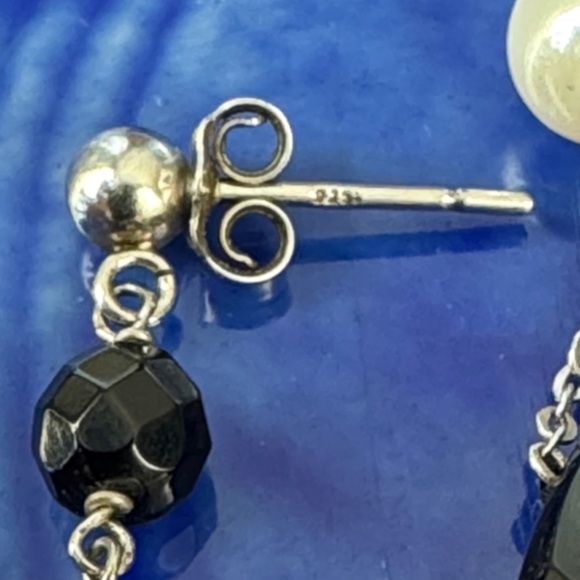 Elegant Black, pearl and Silver Drop Earrings - Picture 3 of 5